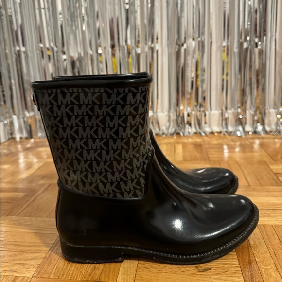 MICHAEL KORS
Sutter Logo Rubber Rain Boot - Picture 4 of 4